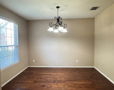 4001 Hawkins Drive - Photo Thumbnail 2