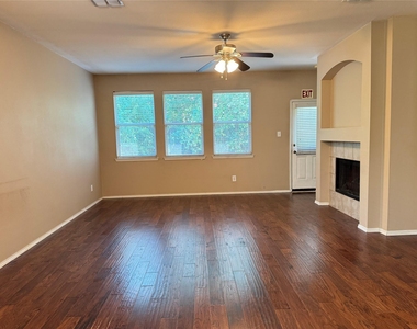 4001 Hawkins Drive - Photo Thumbnail 3