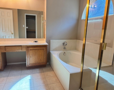 4001 Hawkins Drive - Photo Thumbnail 11