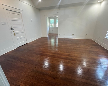 715 W Hickory - Photo Thumbnail 6