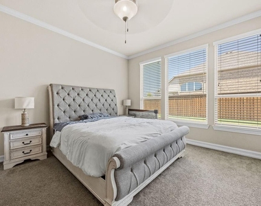 956 Byron Street - Photo Thumbnail 8