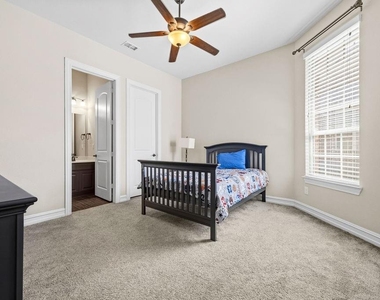 956 Byron Street - Photo Thumbnail 15