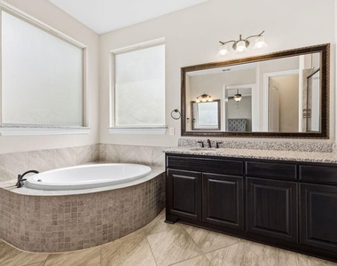 956 Byron Street - Photo Thumbnail 10