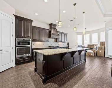 956 Byron Street - Photo Thumbnail 5