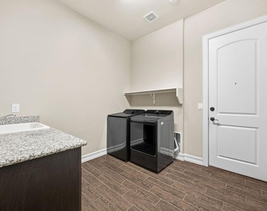 956 Byron Street - Photo Thumbnail 20