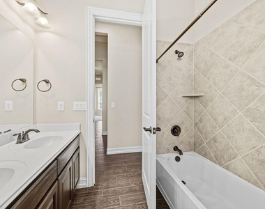 956 Byron Street - Photo Thumbnail 18