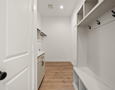 312 Tillery Circle - Photo Thumbnail 18
