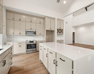 312 Tillery Circle - Photo Thumbnail 10