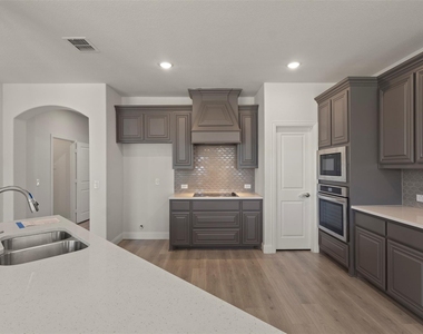 3905 Holly Springs Lane - Photo Thumbnail 9