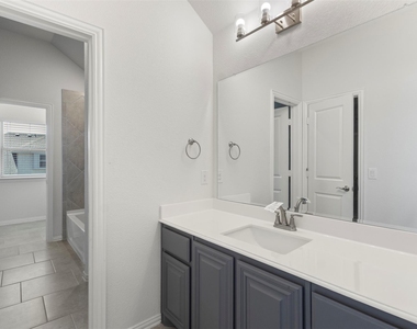 3905 Holly Springs Lane - Photo Thumbnail 27