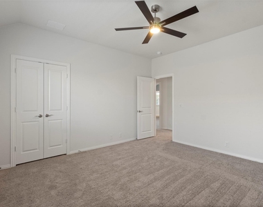 3905 Holly Springs Lane - Photo Thumbnail 32