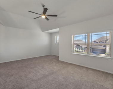 3905 Holly Springs Lane - Photo Thumbnail 21