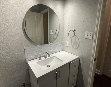 12236 Foothill Lane - Photo Thumbnail 6