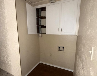 708 E Pecan Street - Photo Thumbnail 4