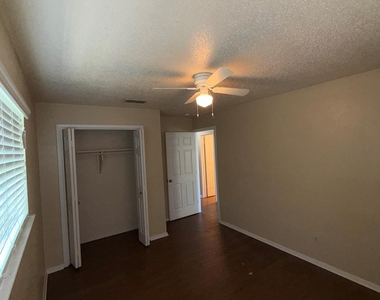 708 E Pecan Street - Photo Thumbnail 6
