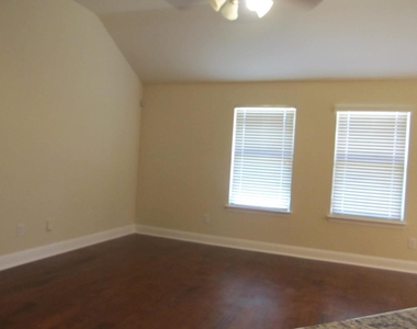 4024 Eric Drive - Photo Thumbnail 4
