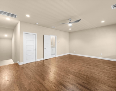 2952 Sheridan Drive - Photo Thumbnail 12