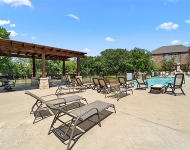 2952 Sheridan Drive - Photo Thumbnail 4