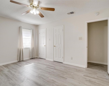 1104 Julie Street - Photo Thumbnail 25