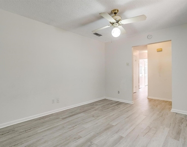1104 Julie Street - Photo Thumbnail 7