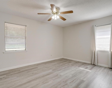1104 Julie Street - Photo Thumbnail 22