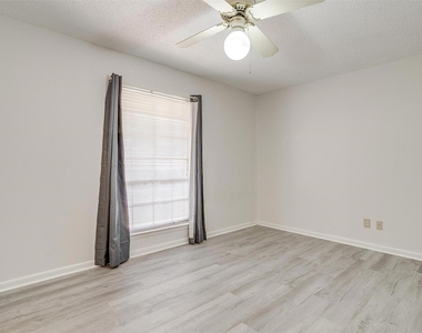 1104 Julie Street - Photo Thumbnail 5