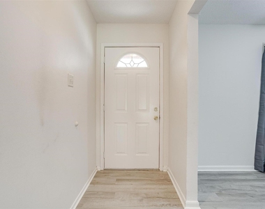 1104 Julie Street - Photo Thumbnail 4