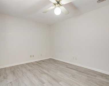 1104 Julie Street - Photo Thumbnail 6