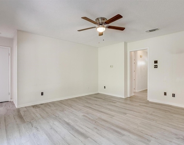 1104 Julie Street - Photo Thumbnail 12