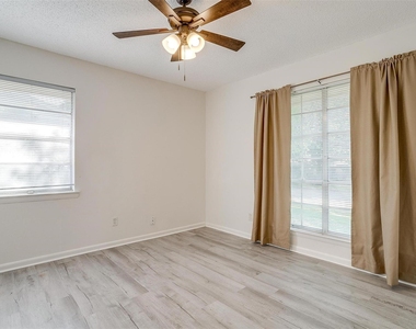 1104 Julie Street - Photo Thumbnail 31