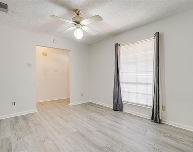 1104 Julie Street - Photo Thumbnail 8