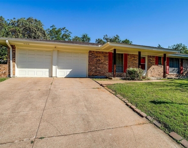 1104 Julie Street - Photo Thumbnail 1