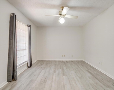 1104 Julie Street - Photo Thumbnail 9