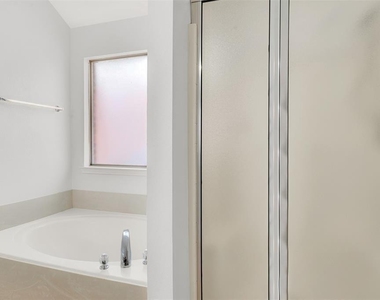 4204 Enchanted Rock Lane - Photo Thumbnail 8