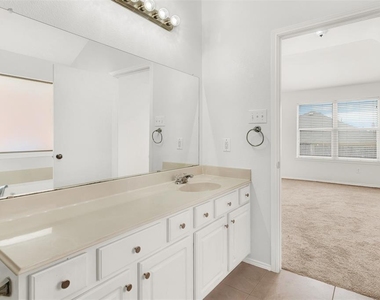 4204 Enchanted Rock Lane - Photo Thumbnail 7