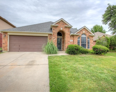 4637 Parkmount Drive - Photo Thumbnail 3