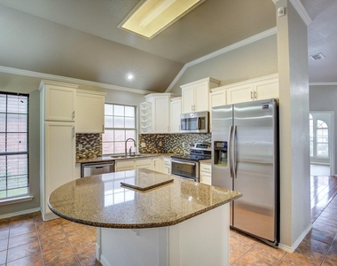 4637 Parkmount Drive - Photo Thumbnail 18