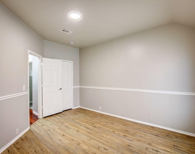 4637 Parkmount Drive - Photo Thumbnail 35