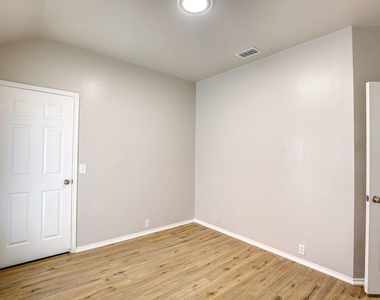 4637 Parkmount Drive - Photo Thumbnail 30