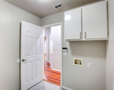 4637 Parkmount Drive - Photo Thumbnail 33