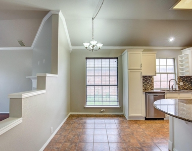 4637 Parkmount Drive - Photo Thumbnail 16