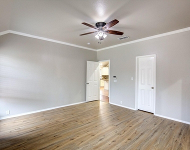 4637 Parkmount Drive - Photo Thumbnail 23