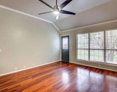 4637 Parkmount Drive - Photo Thumbnail 12