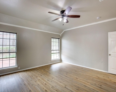 4637 Parkmount Drive - Photo Thumbnail 24