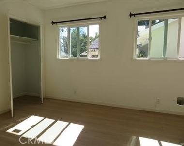 6522 Oak Avenue - Photo Thumbnail 11