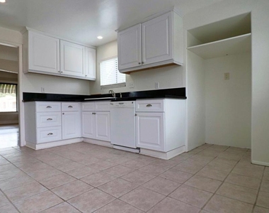 625 Palm Drive - Photo Thumbnail 5