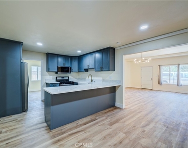 902 S Hope - Photo Thumbnail 4