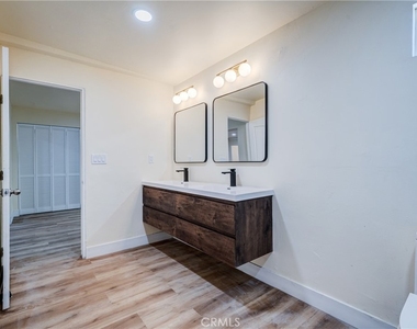 902 S Hope - Photo Thumbnail 11