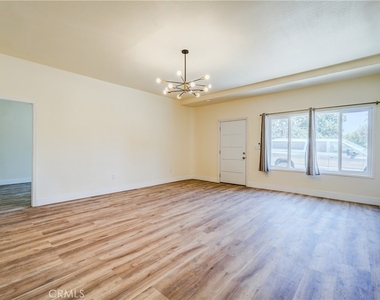 902 S Hope - Photo Thumbnail 3