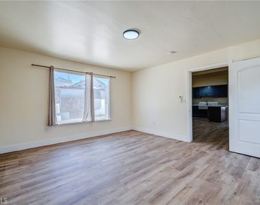 902 S Hope - Photo Thumbnail 16